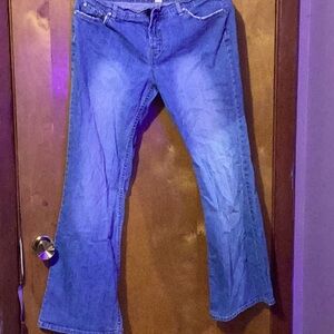 This used pair of jeans are brand grane with sown pattern.